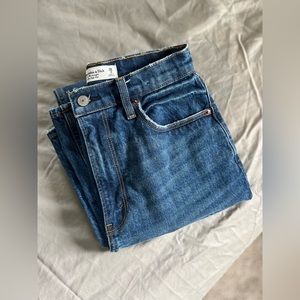 Abercrombie 90’s Straight Ultra High Rise Curve Love Jeans — Size 25 (2) L